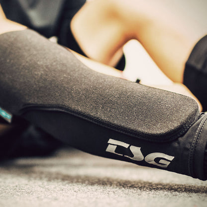 TSG - Knee-Sleeve Dermis Pro A - Black